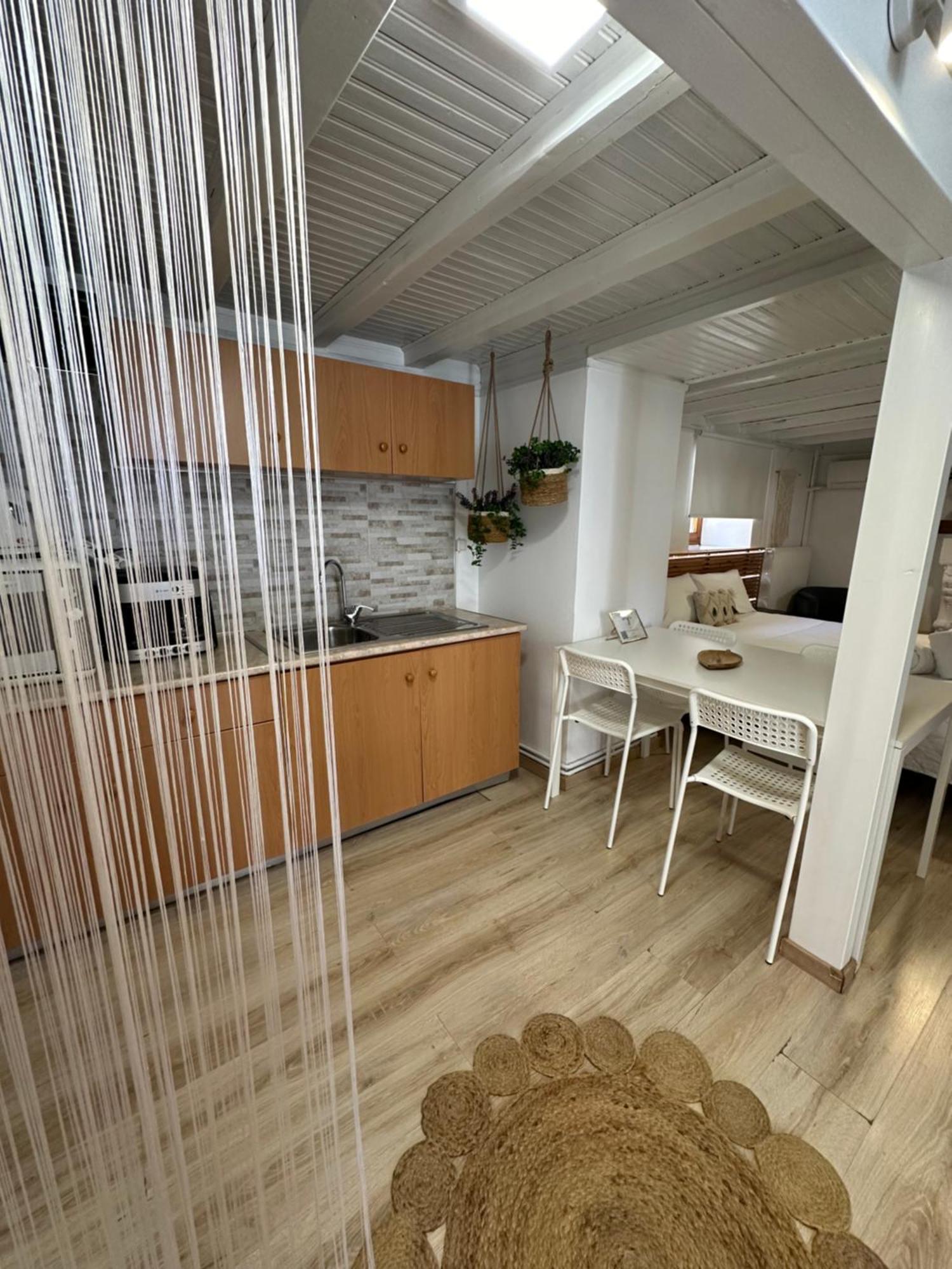 الشقق الفندقية Corinthفي  Iris Garden Retreat المظهر الخارجي الصورة