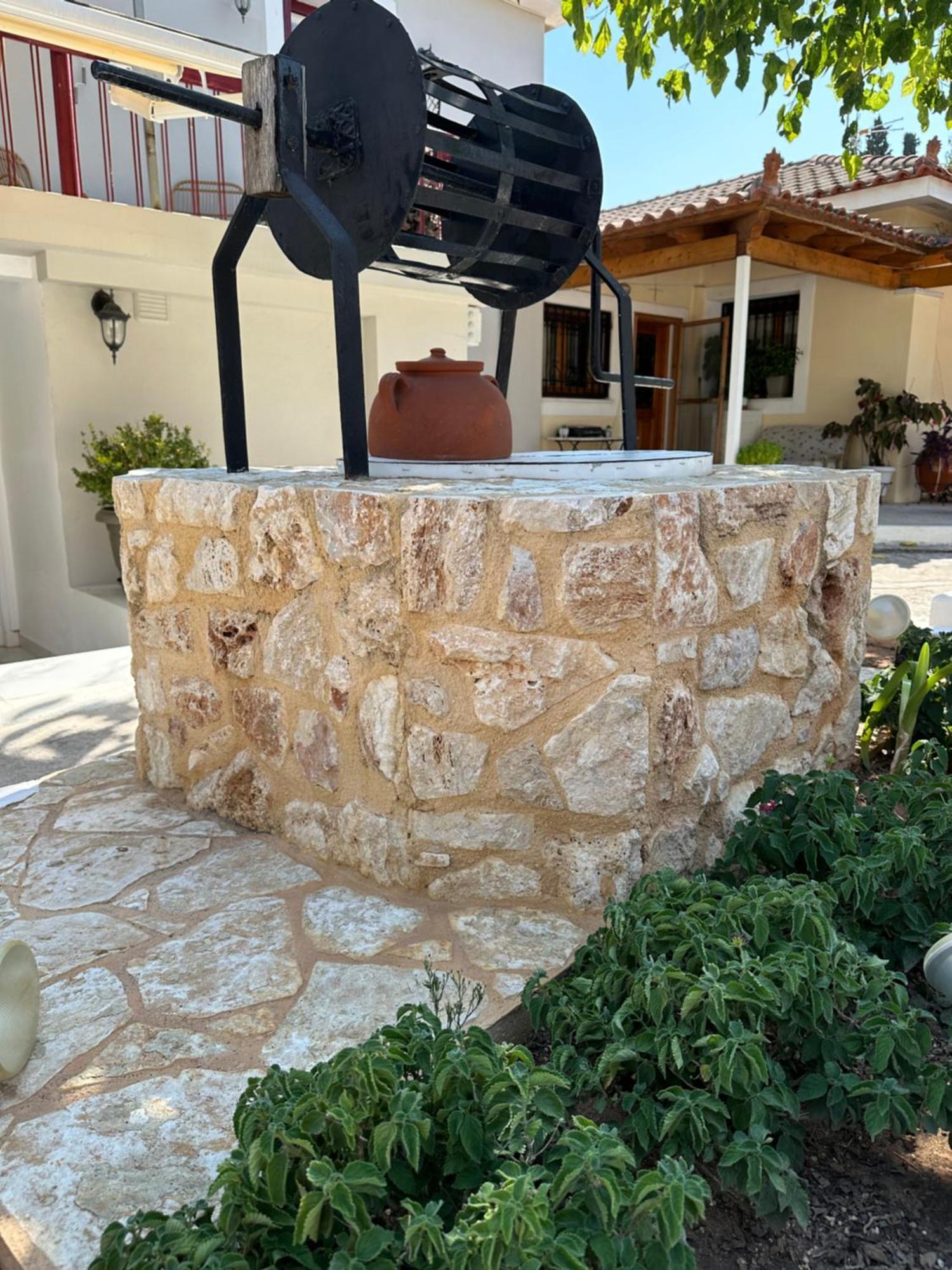 الشقق الفندقية Corinthفي  Iris Garden Retreat المظهر الخارجي الصورة