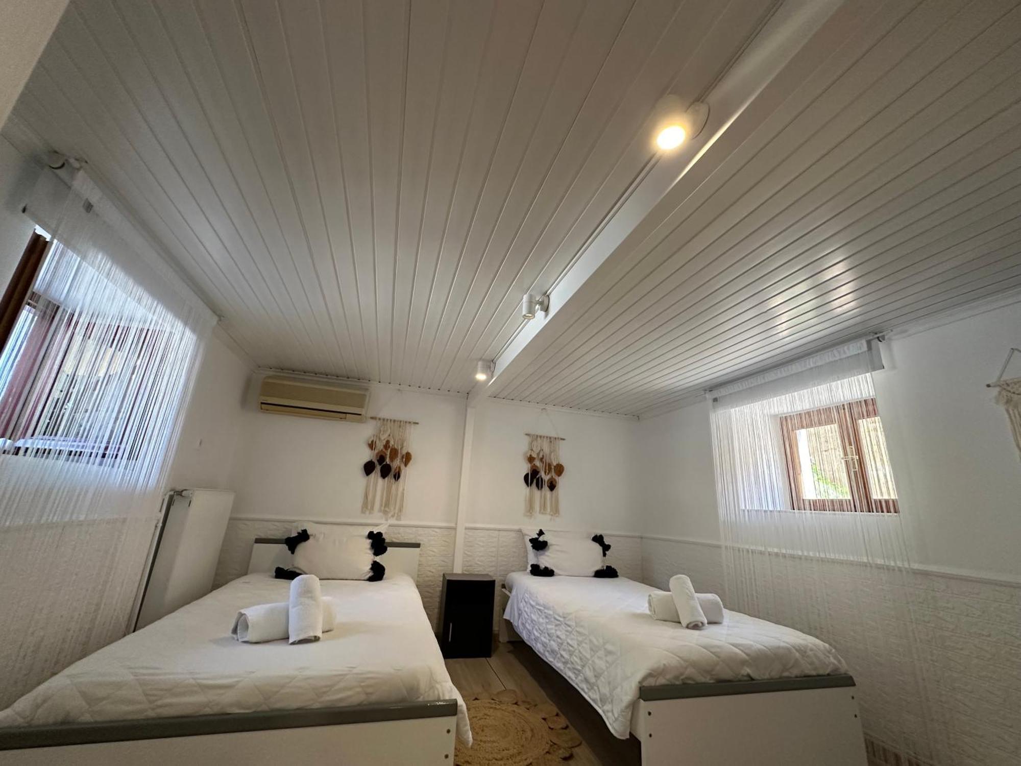 الشقق الفندقية Corinthفي  Iris Garden Retreat المظهر الخارجي الصورة