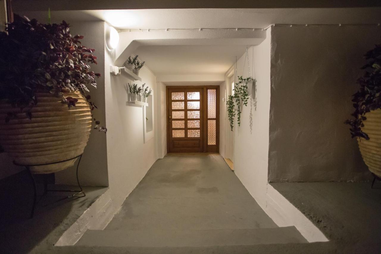 الشقق الفندقية Corinthفي  Iris Garden Retreat المظهر الخارجي الصورة