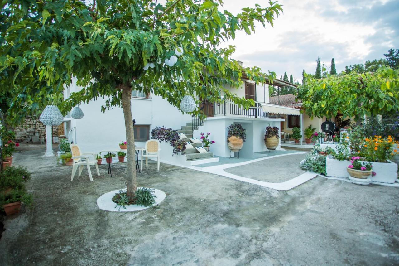 الشقق الفندقية Corinthفي  Iris Garden Retreat المظهر الخارجي الصورة